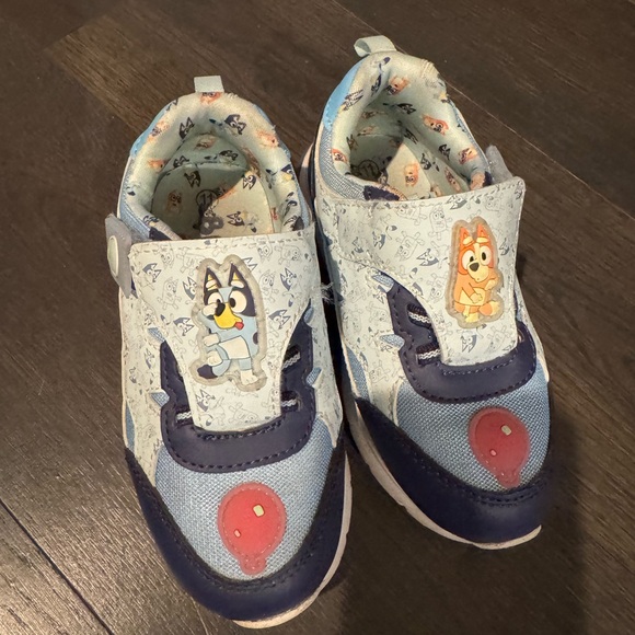 Kids Bluey Light-up Shoes - Picture 3 of 5